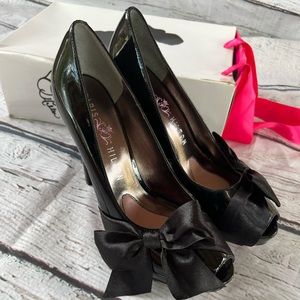 Paris Hilton Destiny black peep toe pump with bow size 8